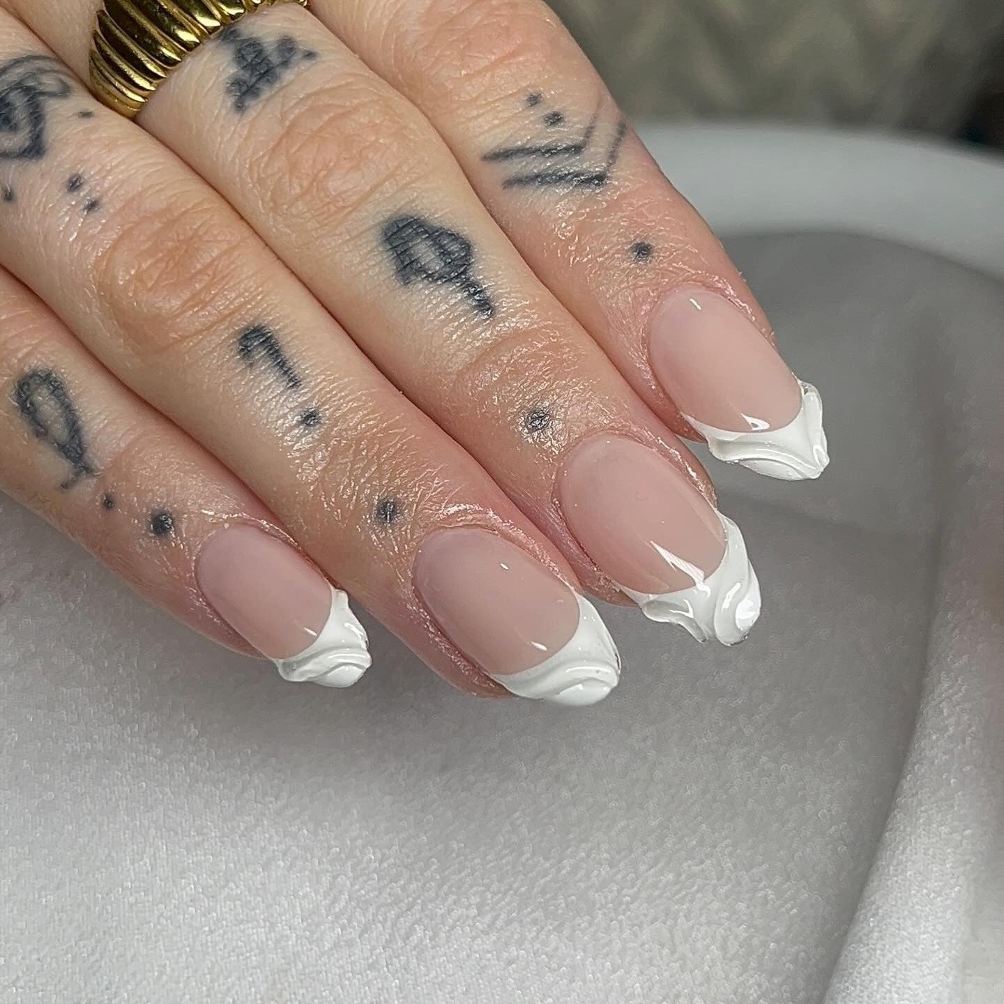 Medium Square 3D Wavy White French Nails Medium Square 3D Wavy White French Nails — Cute White Nails