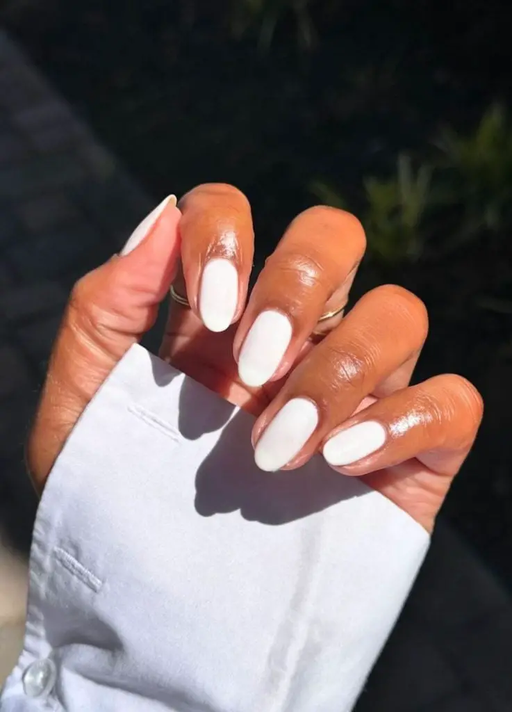 Short Oval Opaque White Glossy Nails Short Oval Opaque White Glossy Nails — Cute White Nails