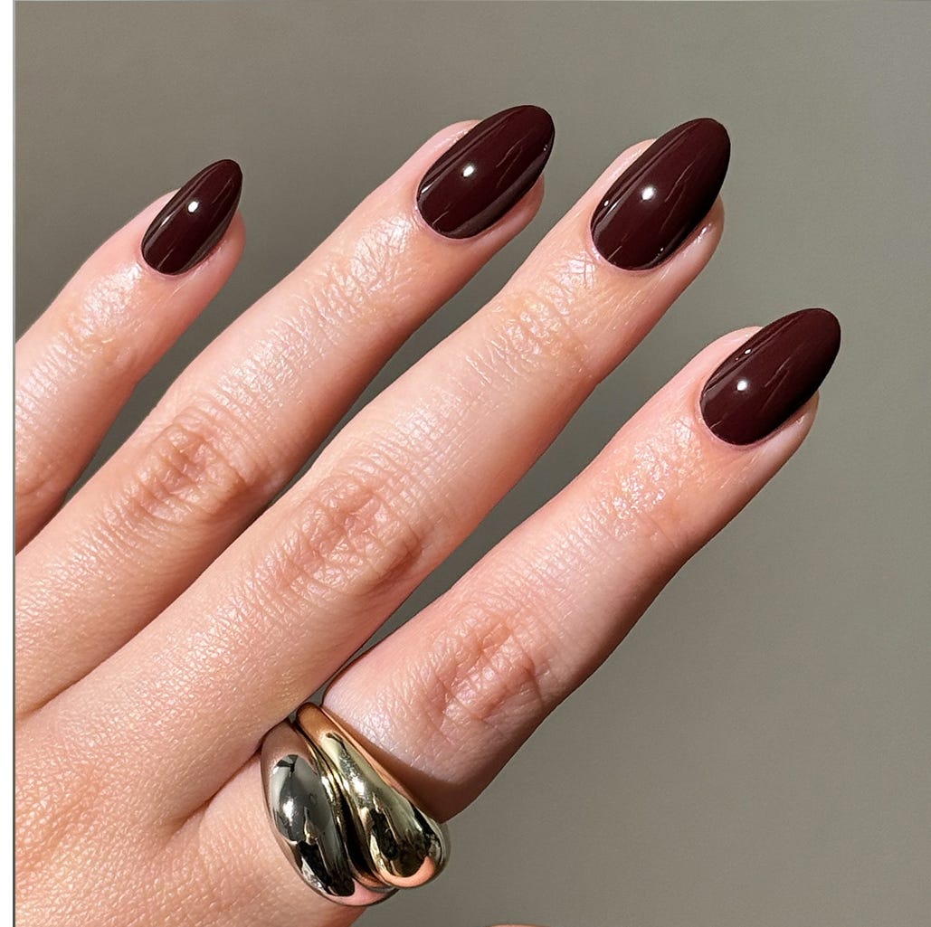 Short Oval Deep Burgundy Glossy, Close-Up Take Short Oval Deep Burgundy Glossy, Close-Up Take — Cute Wine Nails