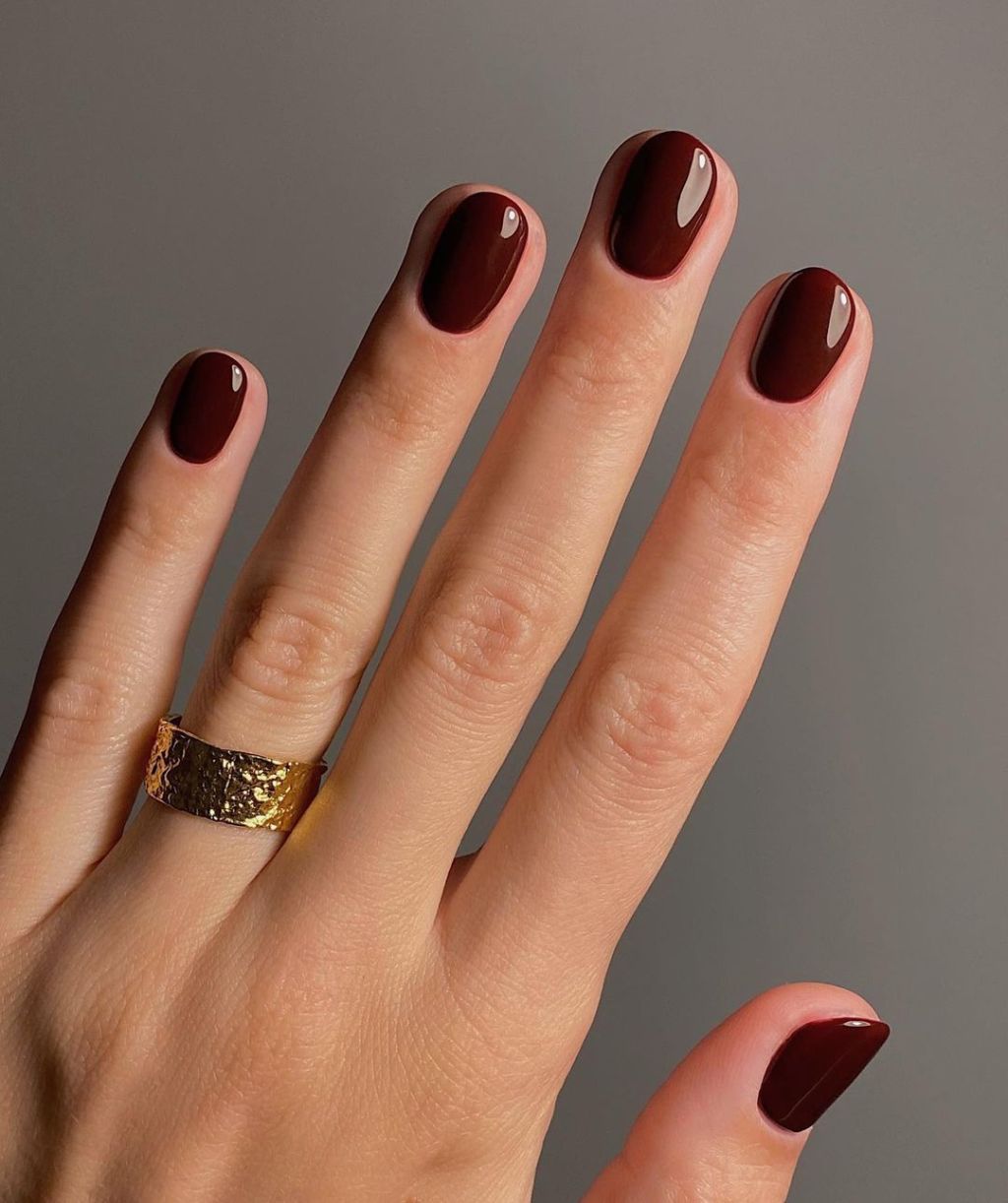 Rich Glossy Deep Burgundy Short Oval, Everyday Version Rich Glossy Deep Burgundy Short Oval, Everyday Version — Cute Wine Nails