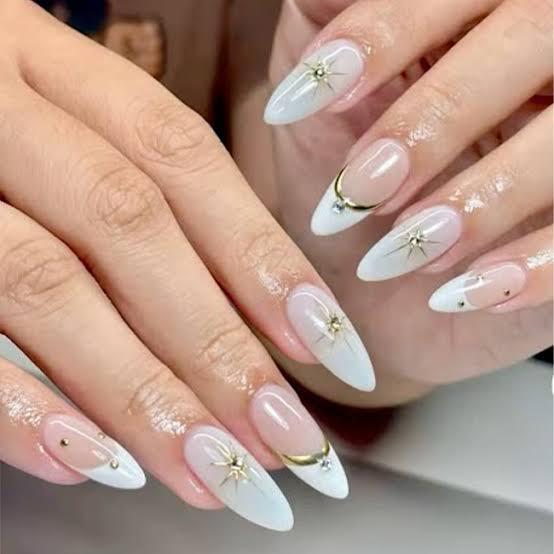 Medium Almond Nails with 3D Gold Starbursts — Easy 3D Nails