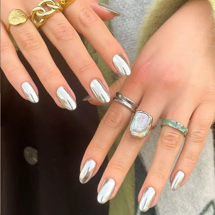 Silver Mirror Chrome Short Almond Nails — Easy Nail Art Inspo