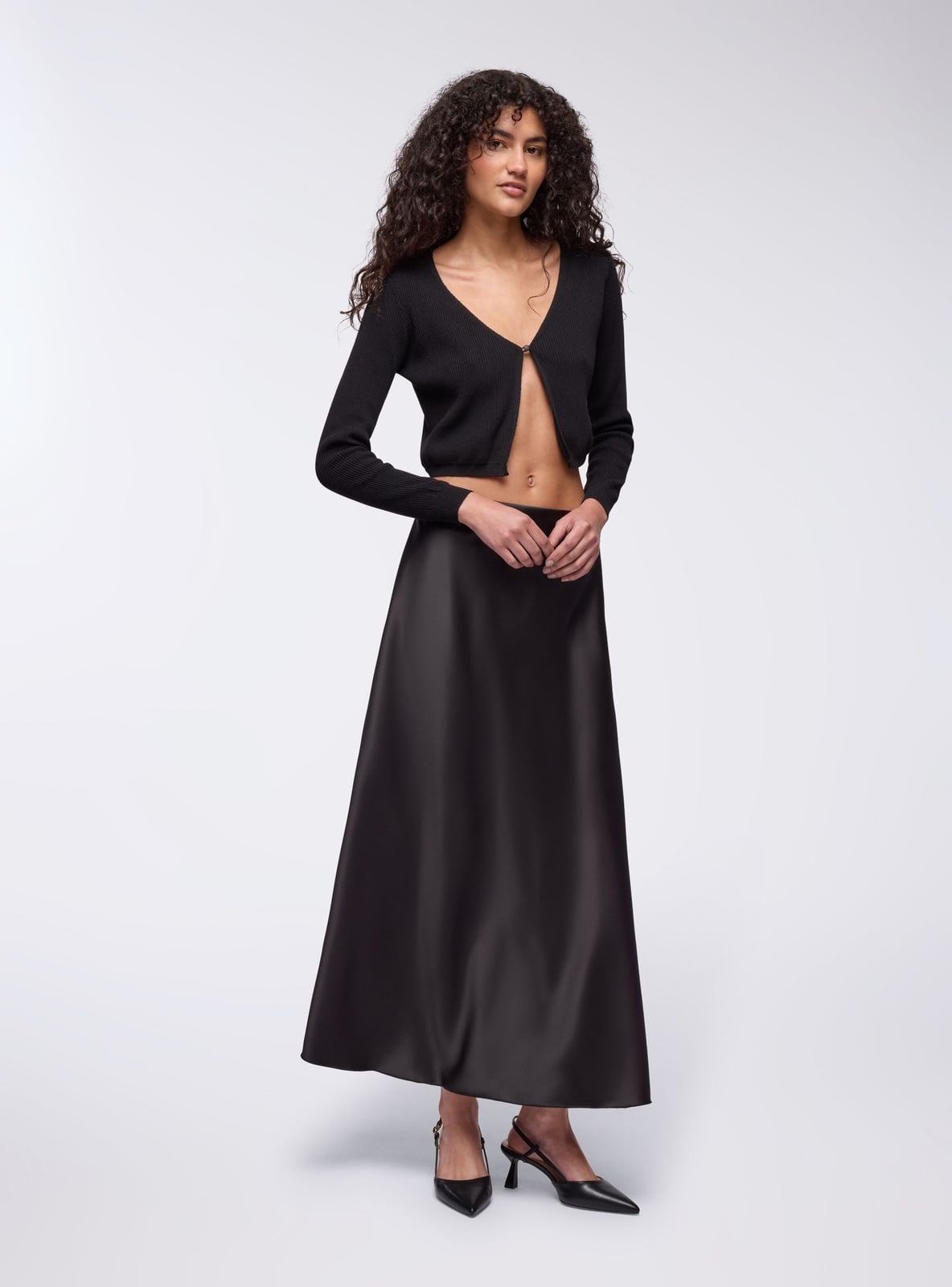 Black Satin A-line Skirt With Oversized Blazer Black Satin A-line Skirt With Oversized Blazer — Elegant Black Satin Skirt Outfit