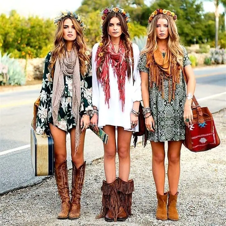 Boho Outfits with Floral Kimonos and Fringe Boho Outfits with Floral Kimonos and Fringe — Elegant Boho Outfits