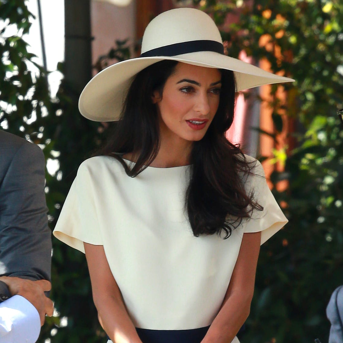 Ivory Top and Wide-Brimmed Hat — Elegant Hot Weather Outfits