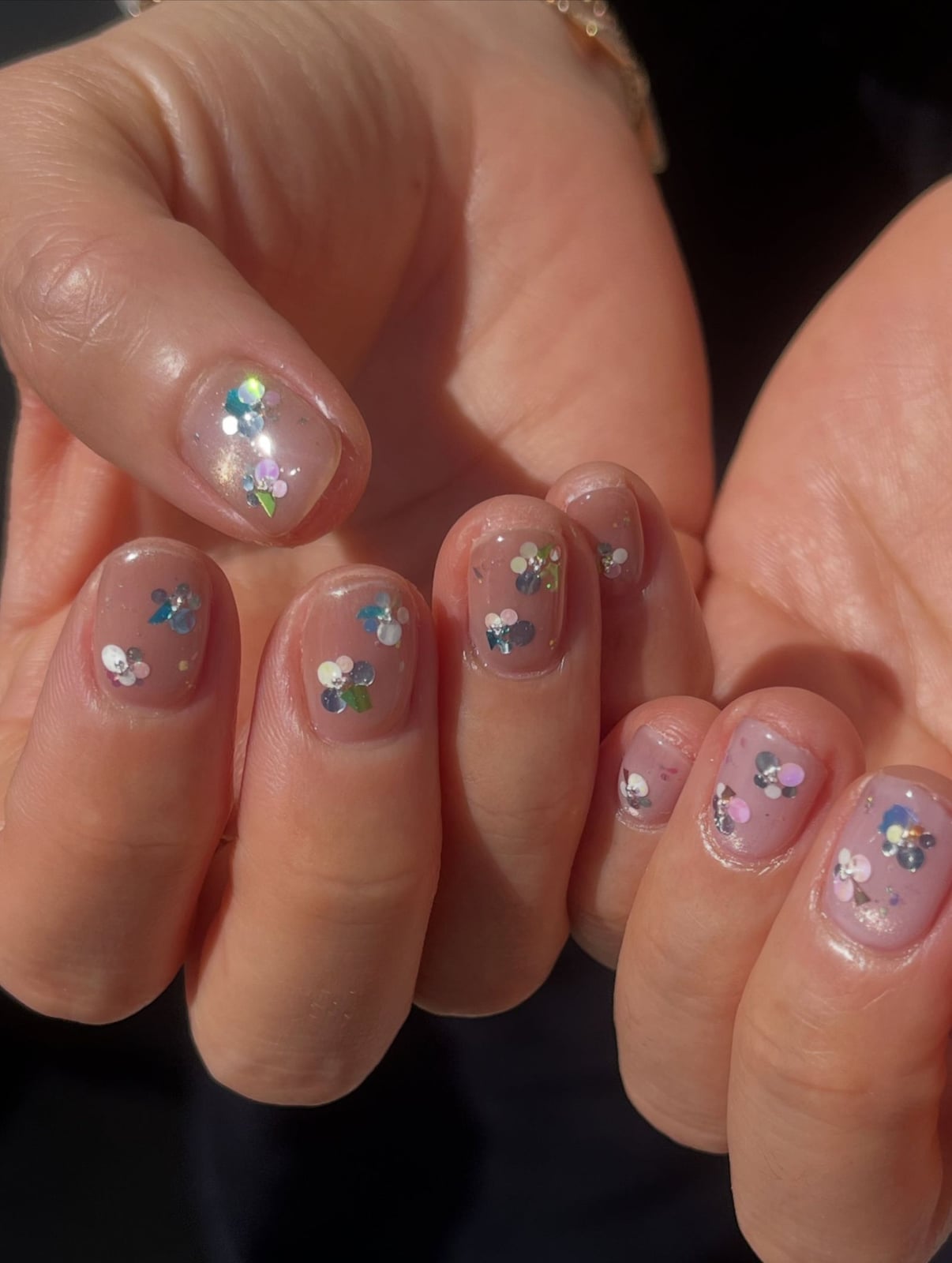 Short Almond Glitter Floral Nails — Elegant Korean Nail Art