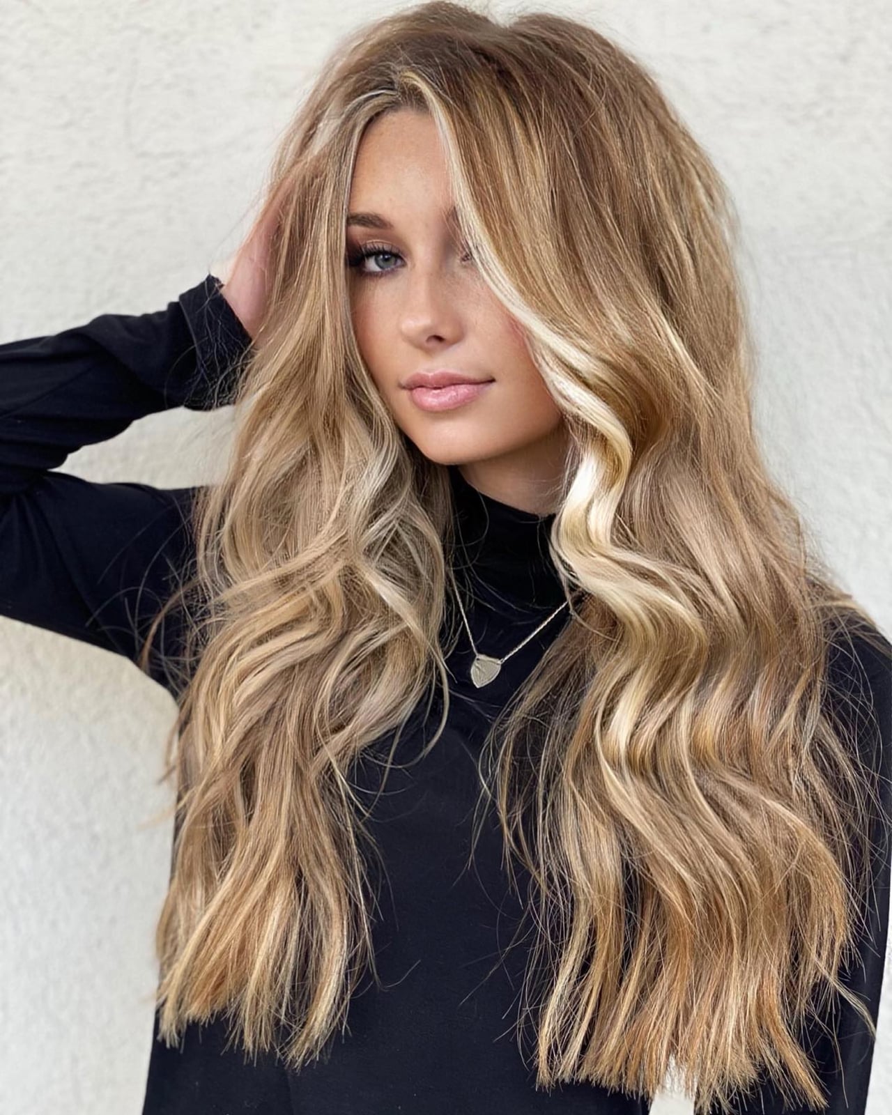 Mid-Back Honey Blonde With Blonde Money Piece Mid-Back Honey Blonde With Blonde Money Piece — Honey Blonde Hair Inspiration