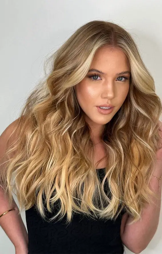 Mid-Back Honey Blonde Highlights With Waves, Wavy Mid-Back Honey Blonde Highlights With Waves, Wavy — Honey Blonde Hair Inspiration