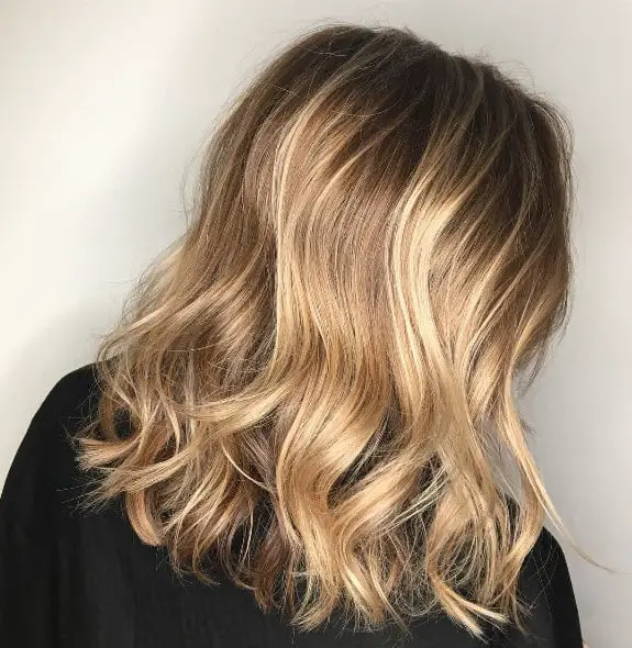 Collarbone Honey Blonde Balayage Waves Collarbone Honey Blonde Balayage Waves — Honey Blonde Hair Inspiration