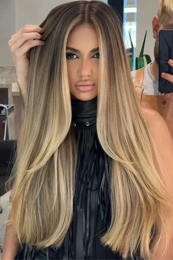 Collarbone Warm Honey Blonde With Face-Framing Collarbone Warm Honey Blonde With Face-Framing — Honey Blonde Hair Inspiration