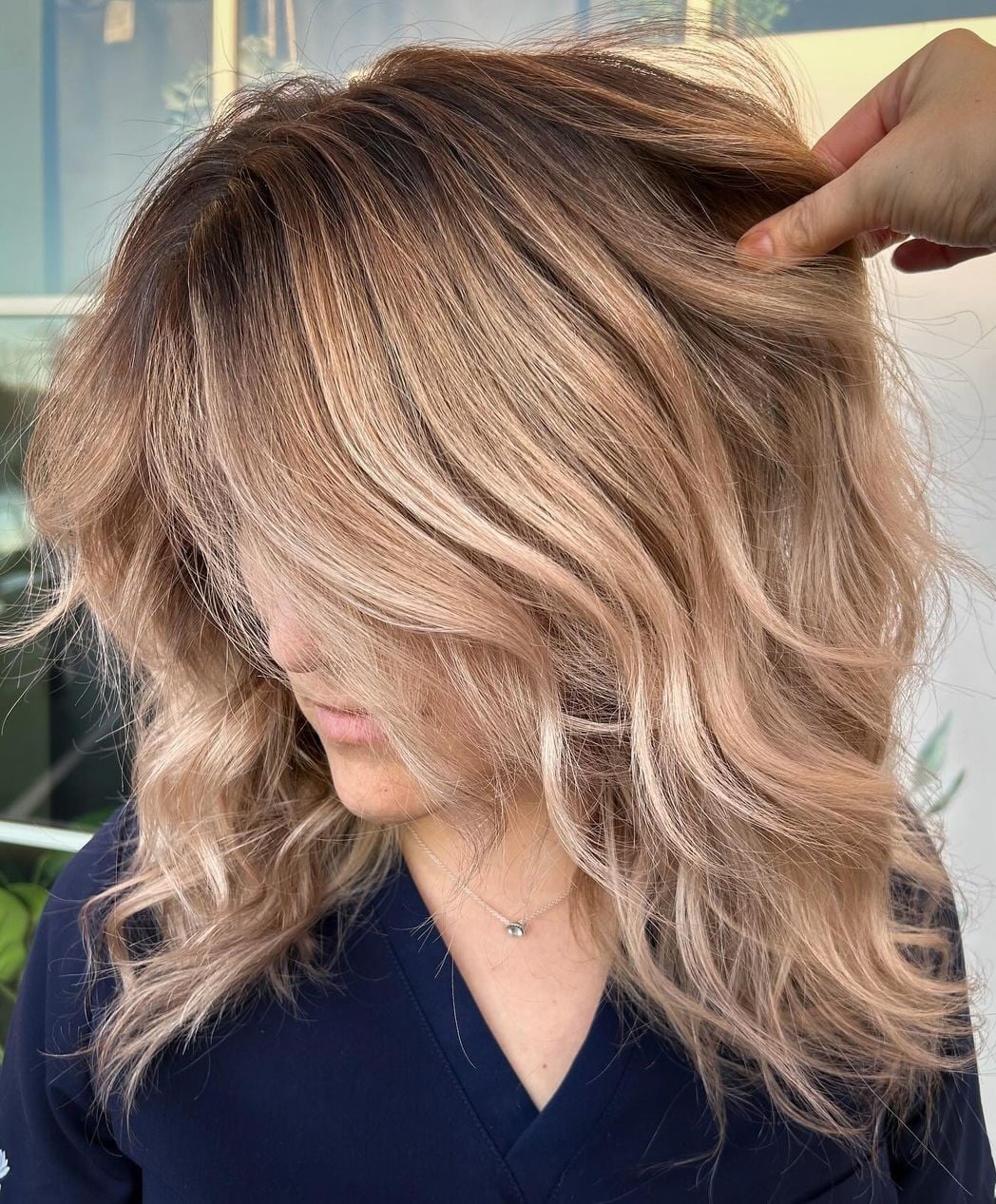 Collarbone Honey Blonde With Root Shadow Bangs Collarbone Honey Blonde With Root Shadow Bangs — Honey Blonde Hair Inspiration