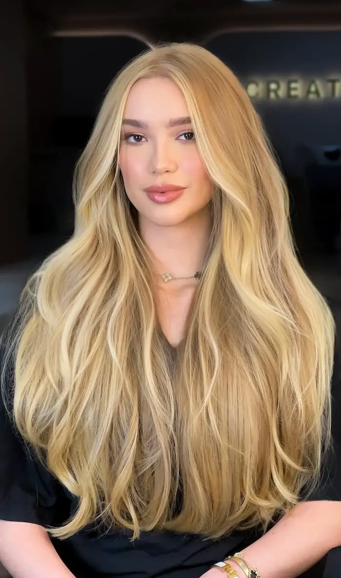 Mid-Back Honey Blonde With Curtain Bangs, Thick Hair With Soft Mid-Back Honey Blonde With Curtain Bangs, Thick Hair With Soft — Honey Blonde Hair Inspiration