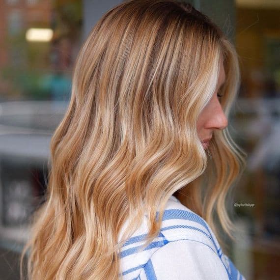 Golden Honey Blonde Highlights With Loose Waves Golden Honey Blonde Highlights With Loose Waves — Honey Blonde Hair Inspiration