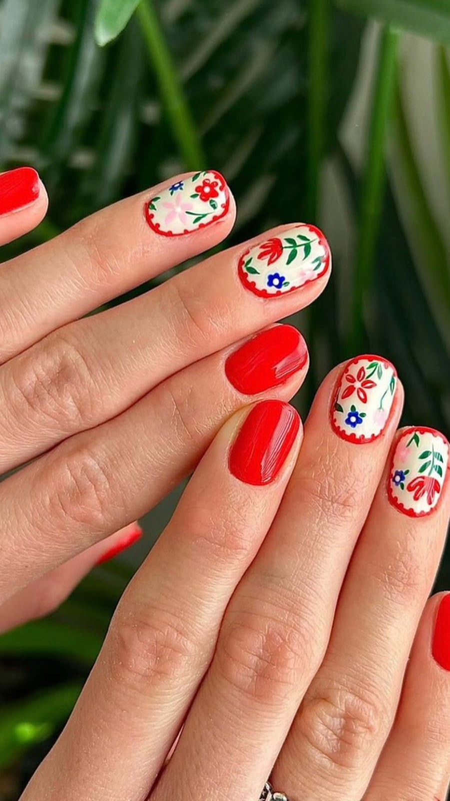 Red Floral Folk Art Short Round Nails Red Floral Folk Art Short Round Nails — Nail Art Ideas