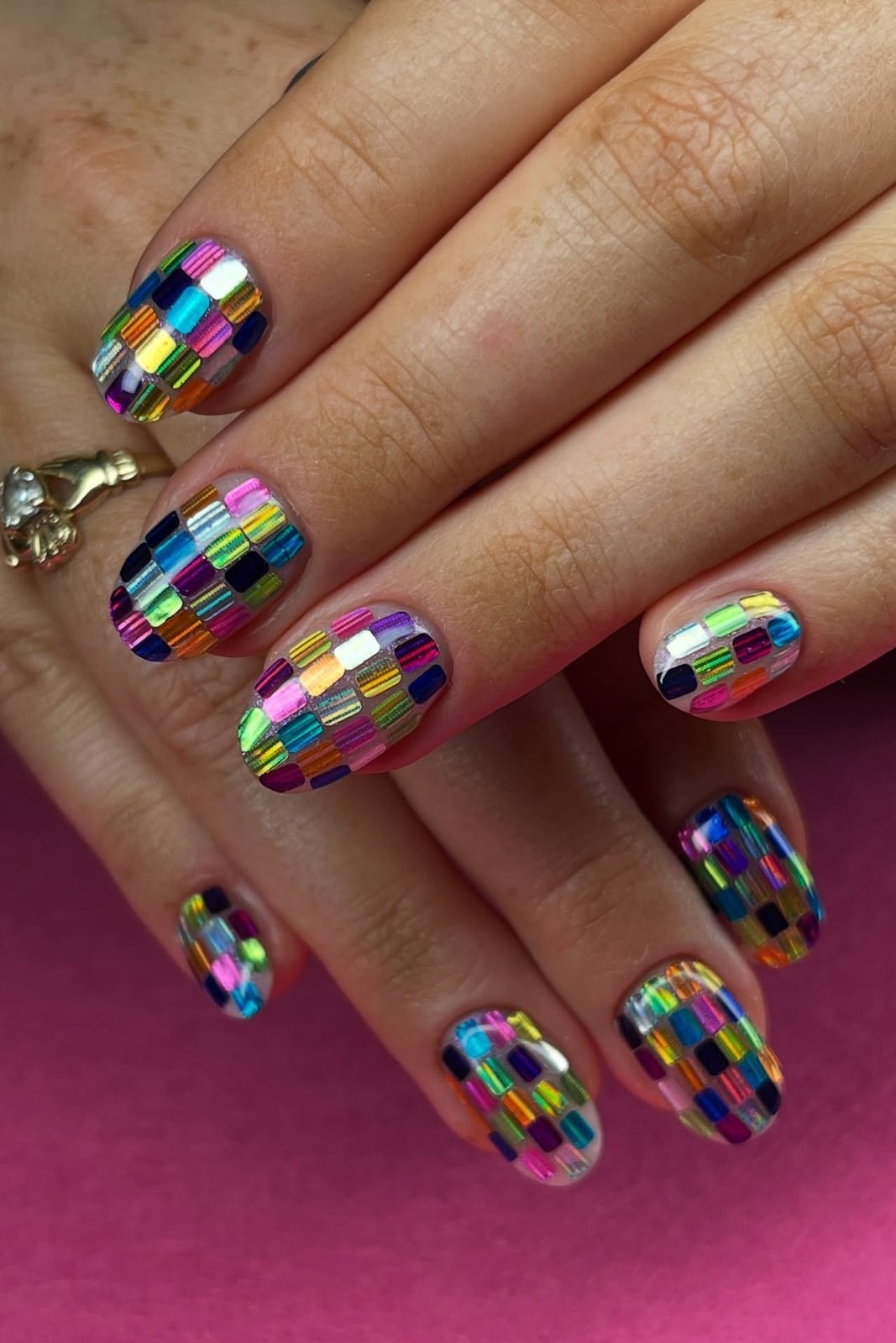 Holographic Wavy Line Long Stiletto Nails, Close-Up Take Holographic Wavy Line Long Stiletto Nails, Close-Up Take — Nail Art Ideas
