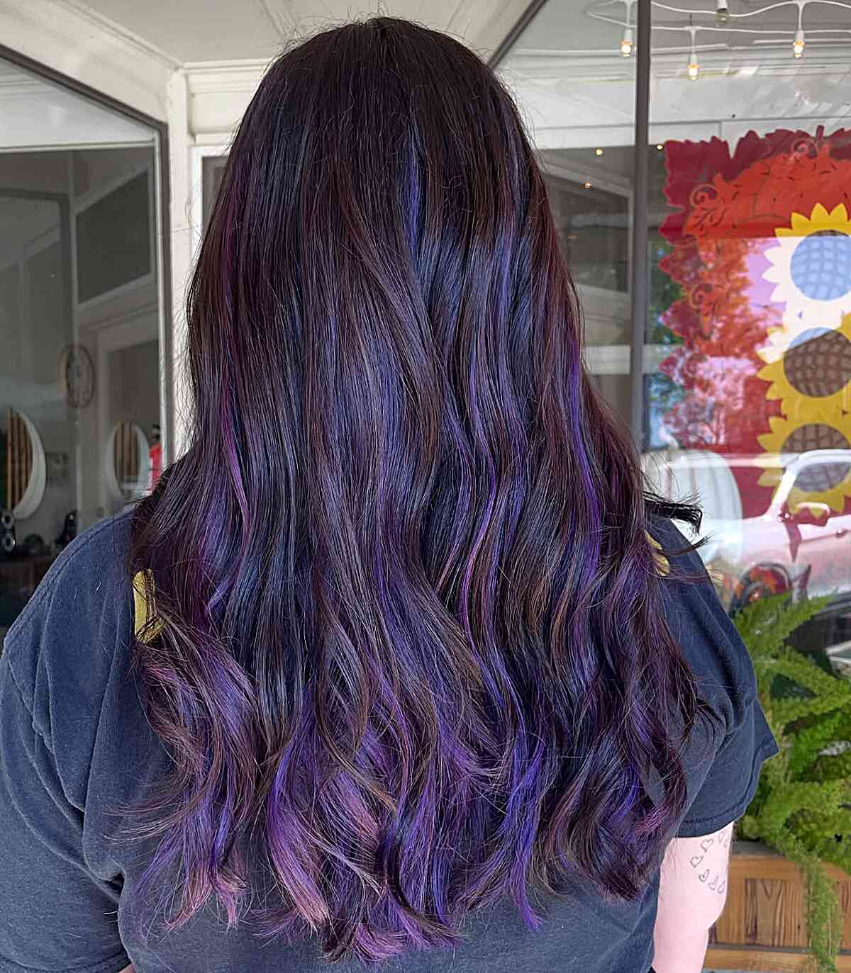 Mid-Back Dark Base With Purple Highlights, Close-Up Take Mid-Back Dark Base With Purple Highlights, Close-Up Take — Purple Hair Dye Inspiration