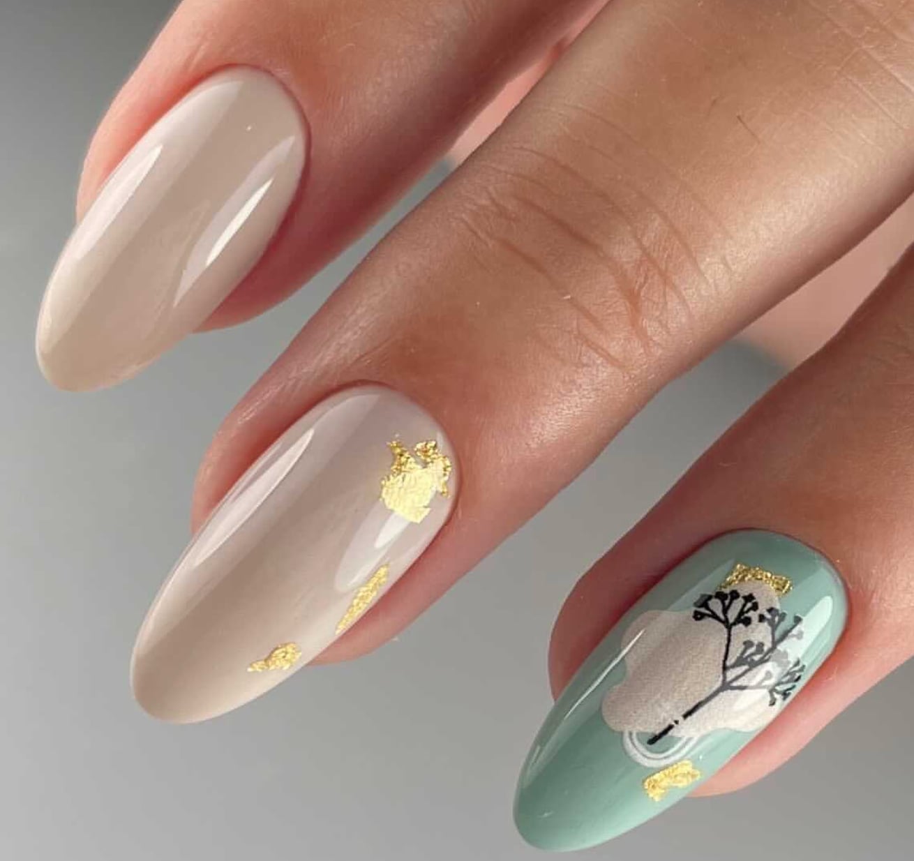 Medium Almond Beige Mint Gold Foil Sprig Art Medium Almond Beige Mint Gold Foil Sprig Art — Russian Manicure Inspiration