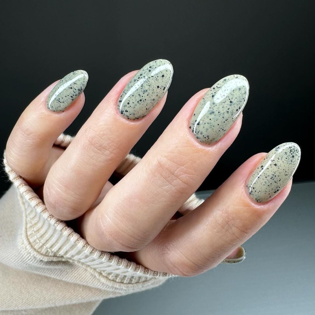 Medium Oval Speckled Light Green Nails Medium Oval Speckled Light Green Nails — Russian Manicure Inspiration