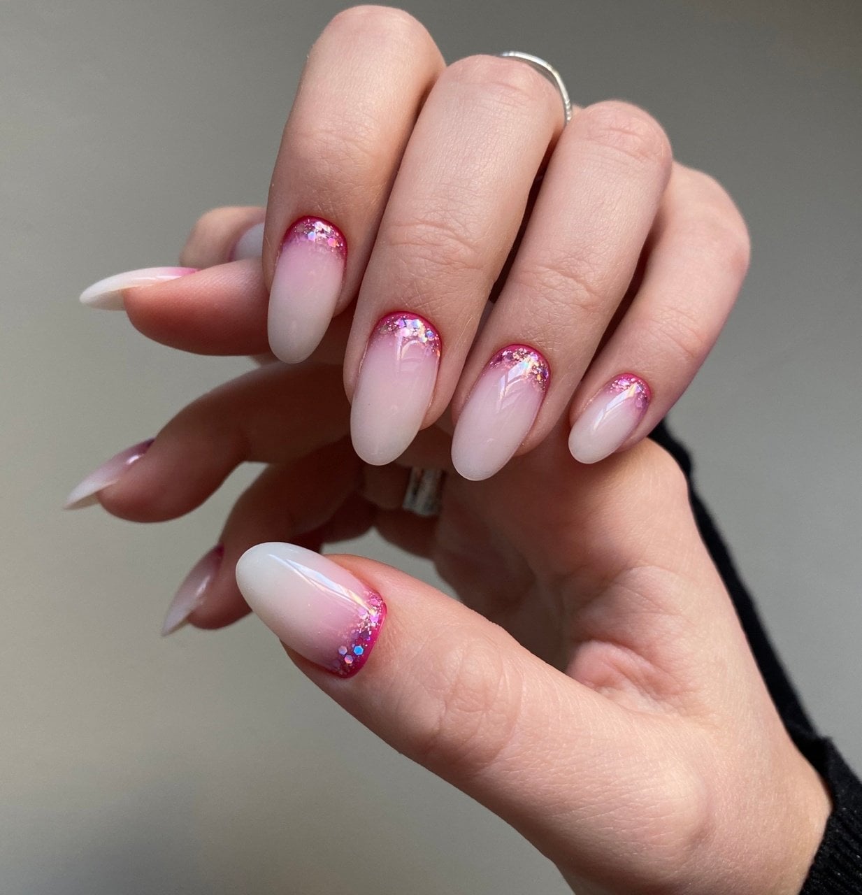 Medium Almond Glitter Ombre Gradient Medium Almond Glitter Ombre Gradient — Russian Manicure Inspiration