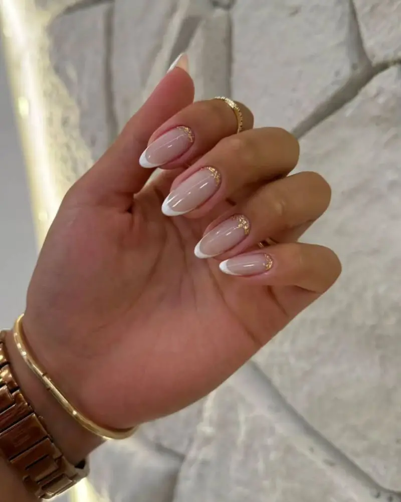 Classic White French Medium Almond Nails Classic White French Medium Almond Nails — Simple Almond French Tip Nails
