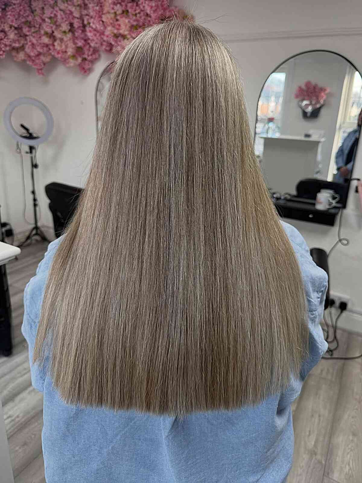Mid-Back Uniform Ash Blonde Blowout Mid-Back Uniform Ash Blonde Blowout — Simple Ash Blonde
