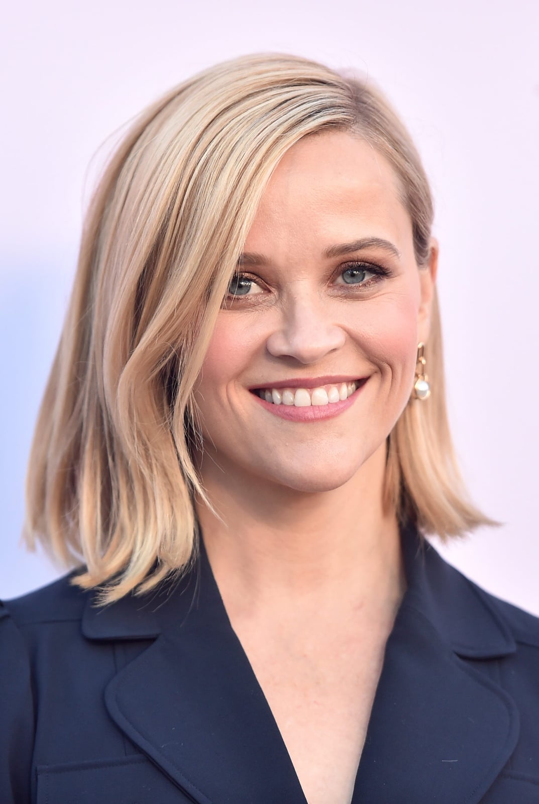 Blonde Collarbone Bob With Waves Blonde Collarbone Bob With Waves — Simple Asymmetrical Bob