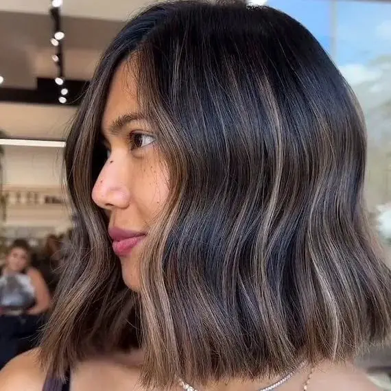 Chin Length Wavy Bob With Blonde Balayage and Curtain Bangs Chin Length Wavy Bob With Blonde Balayage and Curtain Bangs — Simple Balayage