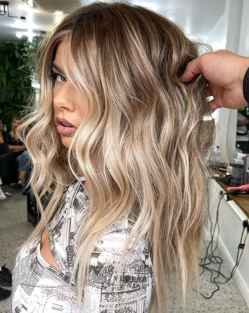 Mid-Back Medium Blonde With Lighter Blonde Balayage Mid-Back Medium Blonde With Lighter Blonde Balayage — Simple Balayage