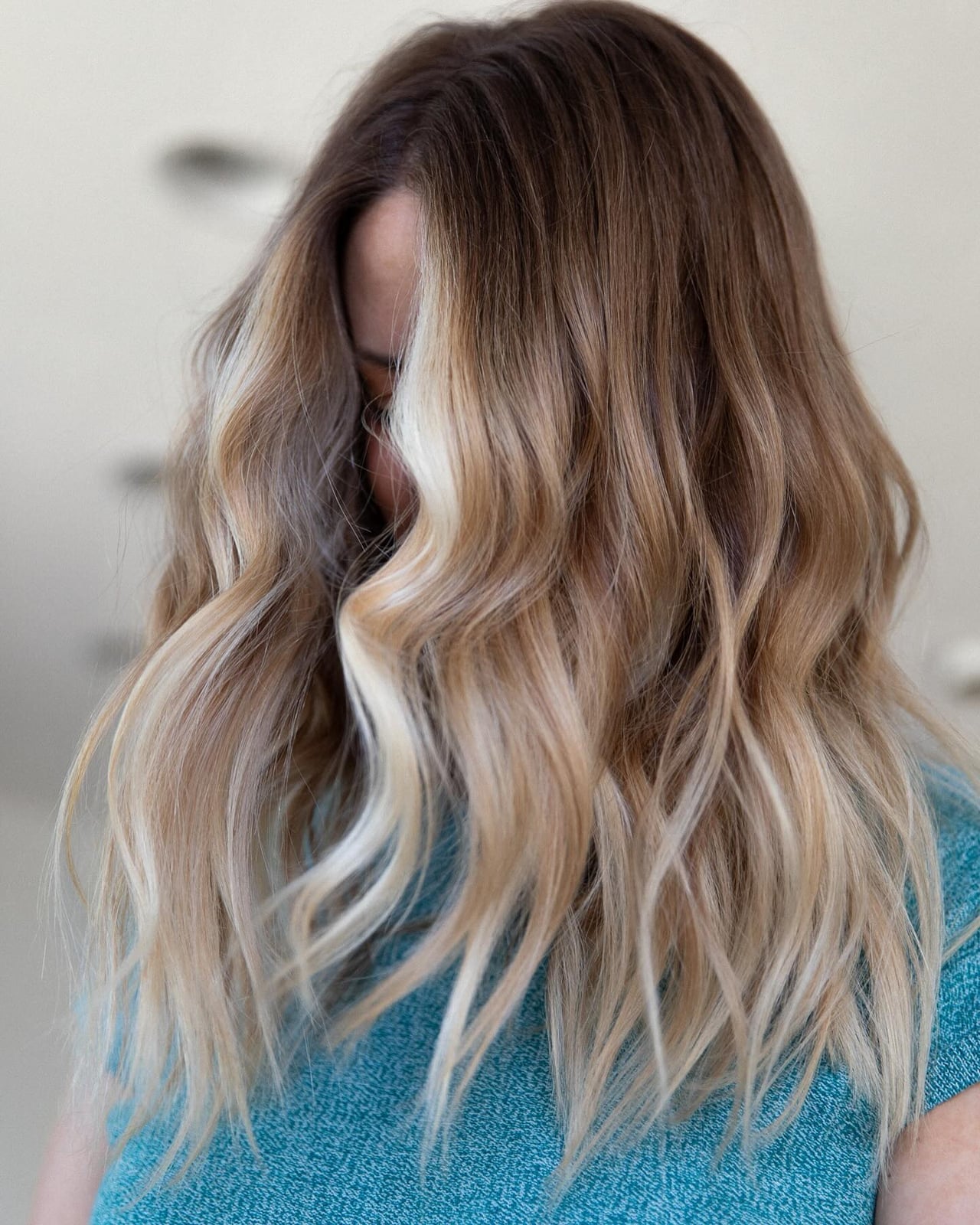Collarbone Light Brown With Contrasting Blonde Balayage Collarbone Light Brown With Contrasting Blonde Balayage — Simple Balayage