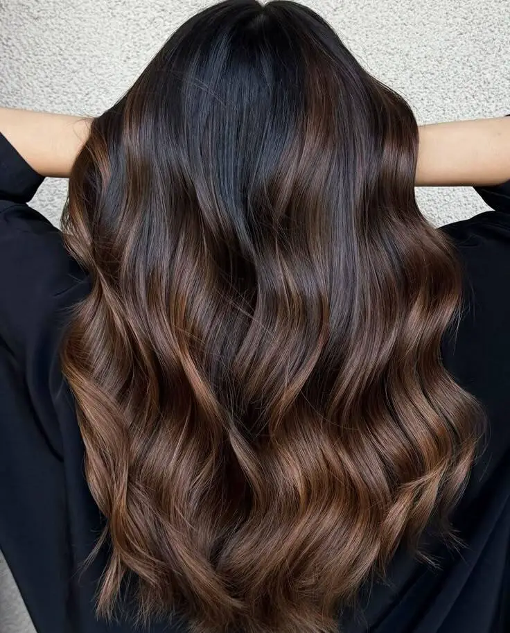 Mid-Back Thick Wavy Hair With Warm Brown Balayage Mid-Back Thick Wavy Hair With Warm Brown Balayage — Simple Balayage