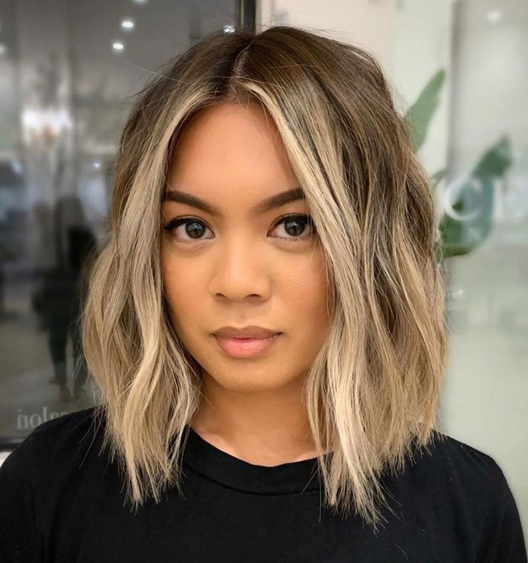 Collarbone Bob With Curtain Bangs and Highlighting The Hair'S Shine — Simple Balayage Bob