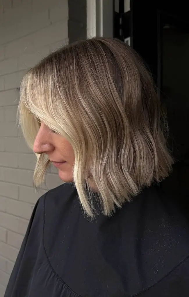 Chin Textured Bob Beige Blonde Balayage — Simple Balayage Bob