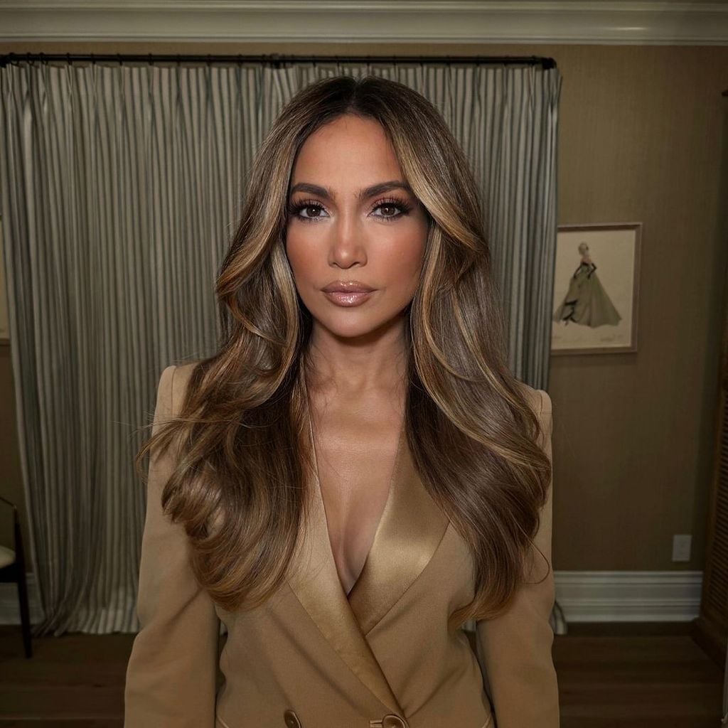 Collarbone Lob With Blonde Balayage And Curtain Bangs Collarbone Lob With Blonde Balayage And Curtain Bangs — Simple Balayage Highlights