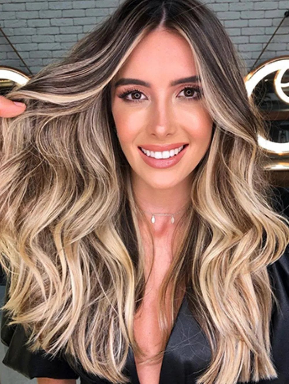 Mid-Back Length With Honey Blonde Balayage and Wavy Thick Mid-Back Length With Honey Blonde Balayage and Wavy Thick — Simple Balayage Highlights