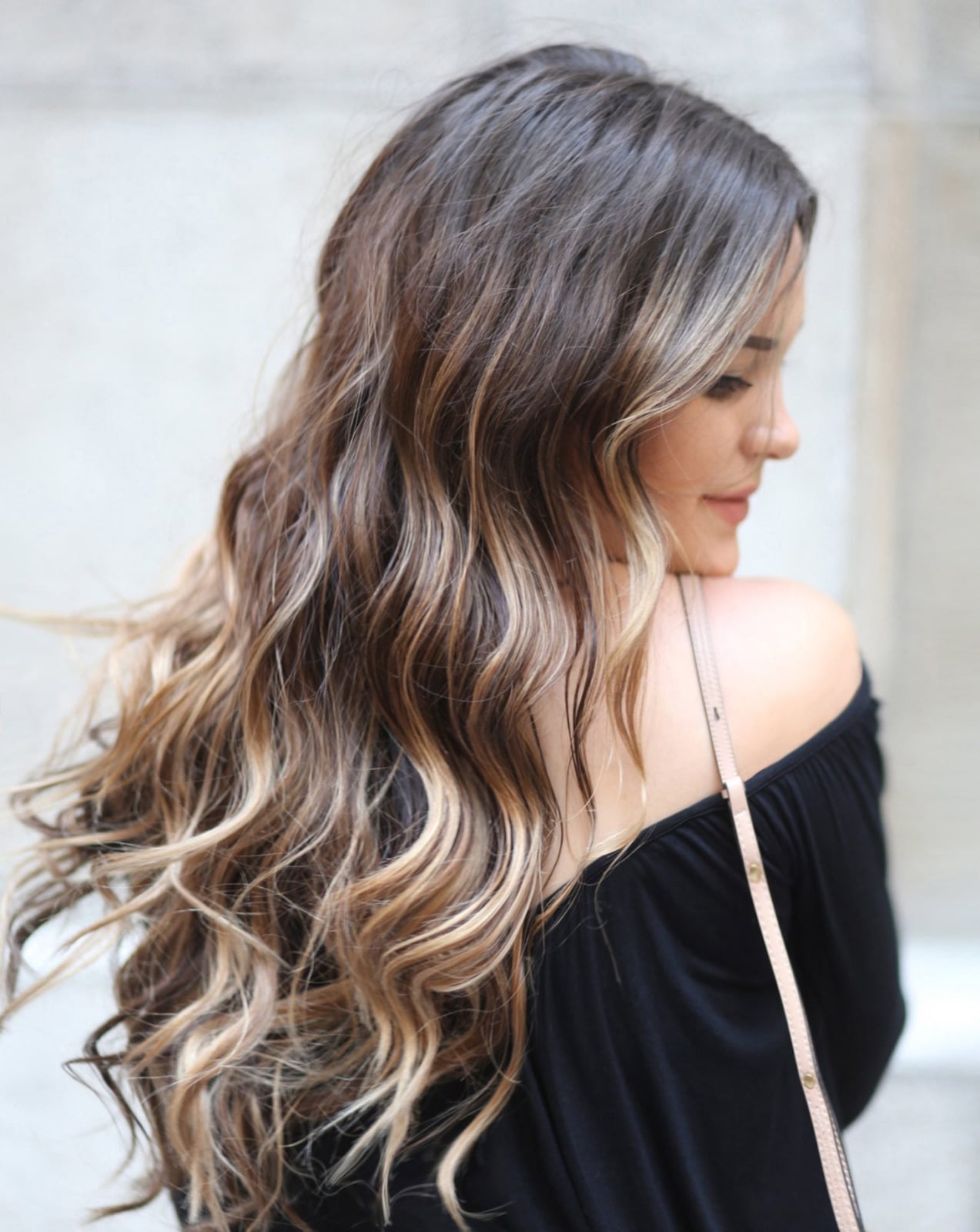Mid-Back Length Brunette With Caramel Balayage, Wavy Mid-Back Length Brunette With Caramel Balayage, Wavy — Simple Balayage Highlights