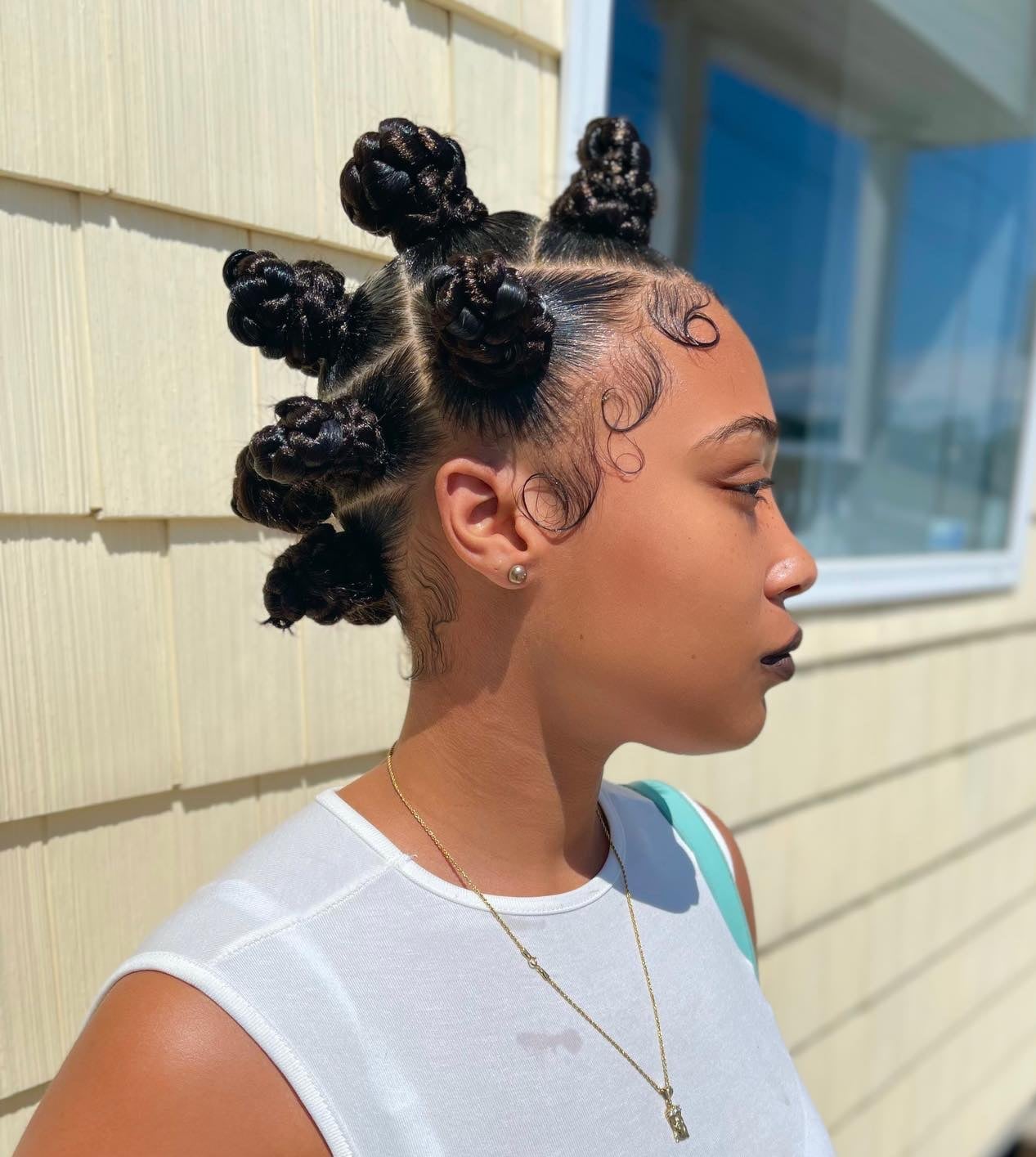 Casual White Tank Top with Bantu Knots Casual White Tank Top with Bantu Knots — Simple Bantu Knots