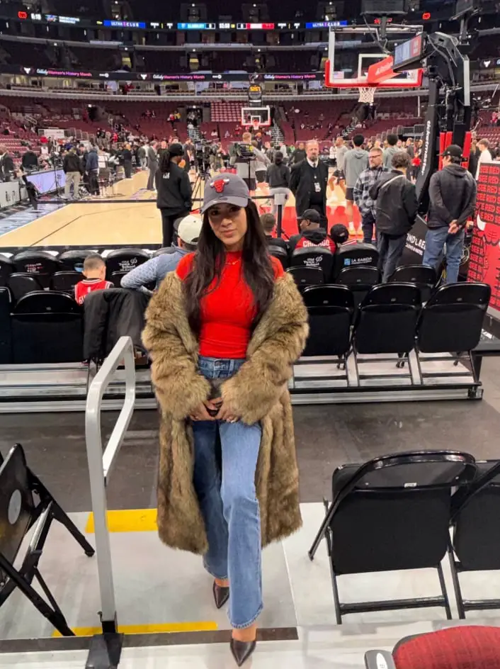 Faux Fur Coat Over Turtleneck with Jeans Faux Fur Coat Over Turtleneck with Jeans — Simple Basketball Game Outfits