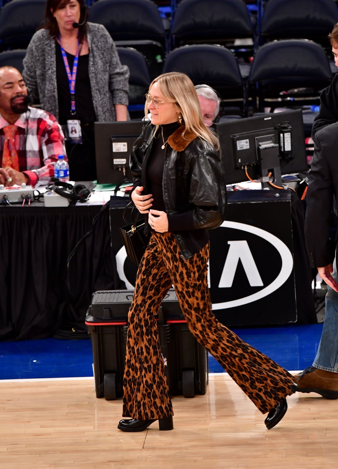 Leather Jacket Over Turtleneck with Leopard Flare Pants Leather Jacket Over Turtleneck with Leopard Flare Pants — Simple Basketball Game Outfits
