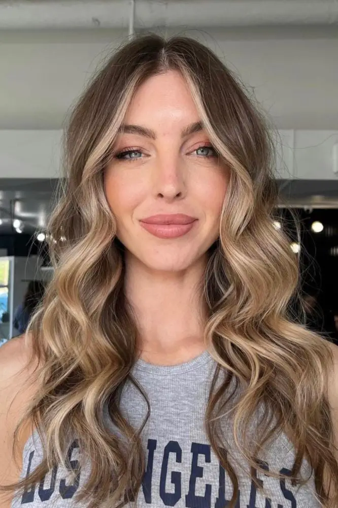 Collarbone Medium Brown With Face-Framing Beige Collarbone Medium Brown With Face-Framing Beige — Simple Beige Highlights