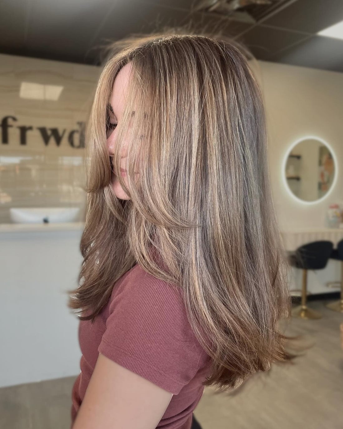 Mid-Back Medium Brown With Face-Framing Beige Mid-Back Medium Brown With Face-Framing Beige — Simple Beige Highlights