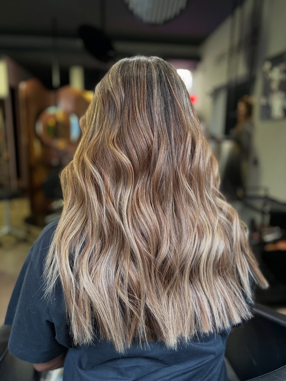 Collarbone Bob With Beige Blonde Highlights Collarbone Bob With Beige Blonde Highlights — Simple Beige Highlights