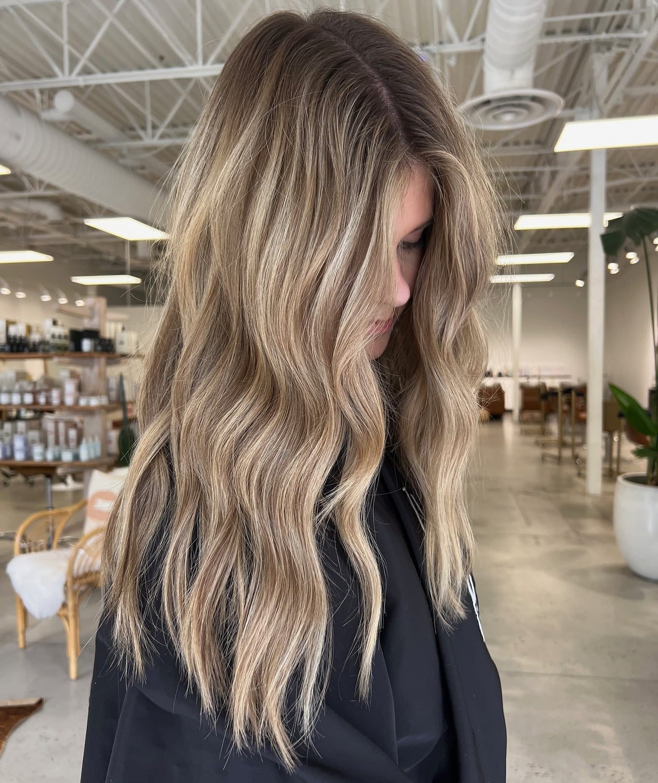 Mid-Back Medium Brown With Fine Beige Highlights Mid-Back Medium Brown With Fine Beige Highlights — Simple Beige Highlights