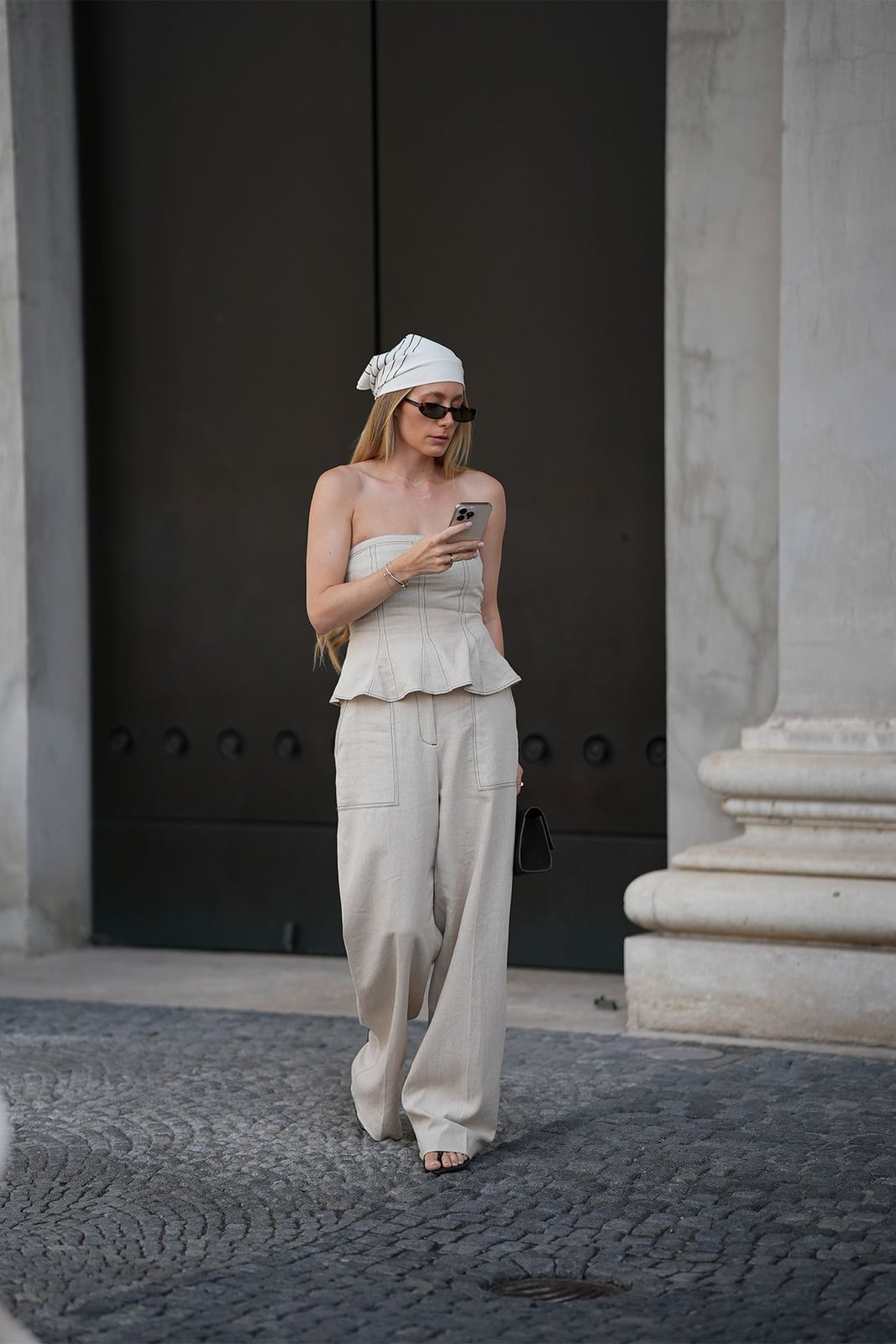 Beige Linen Trousers with Corset Top and Oversized Blazer Beige Linen Trousers with Corset Top and Oversized Blazer — Simple Beige Pants Outfits