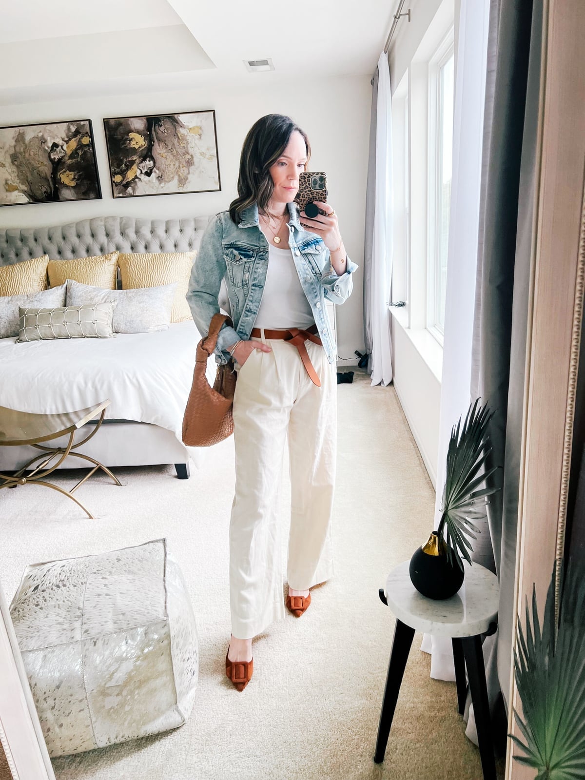 Beige Linen Pants with White Tank and Denim Jacket Beige Linen Pants with White Tank and Denim Jacket — Simple Beige Pants Outfits