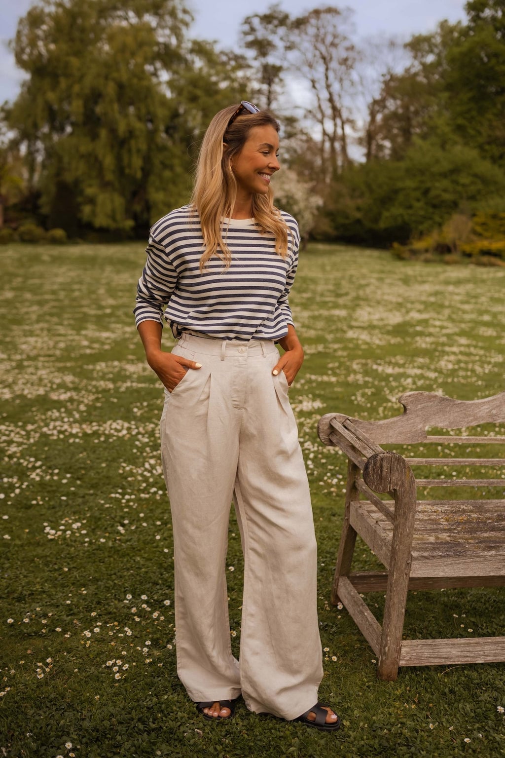 Beige Pleated Wide-Leg Linen Pants with Striped Top Beige Pleated Wide-Leg Linen Pants with Striped Top — Simple Beige Pants Outfits