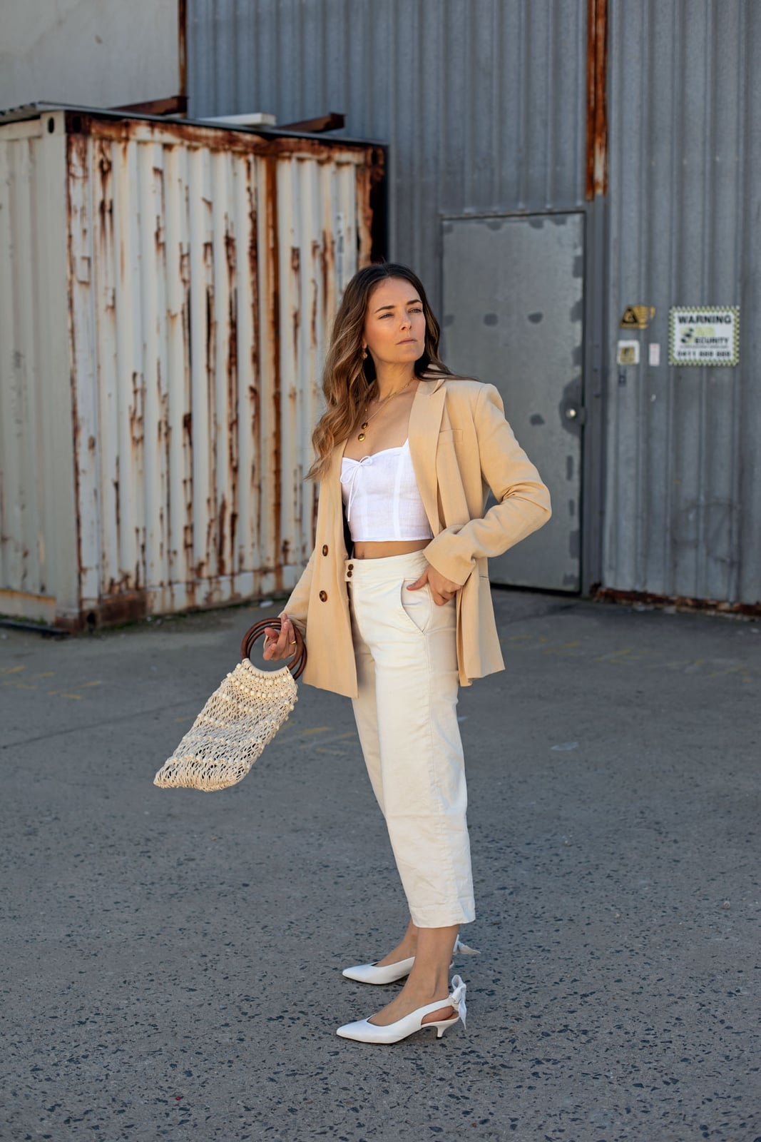 Cream Wide-Leg Trousers with Oversized Beige Blazer and White Crop Top Cream Wide-Leg Trousers with Oversized Beige Blazer and White Crop Top — Simple Beige Pants Outfits