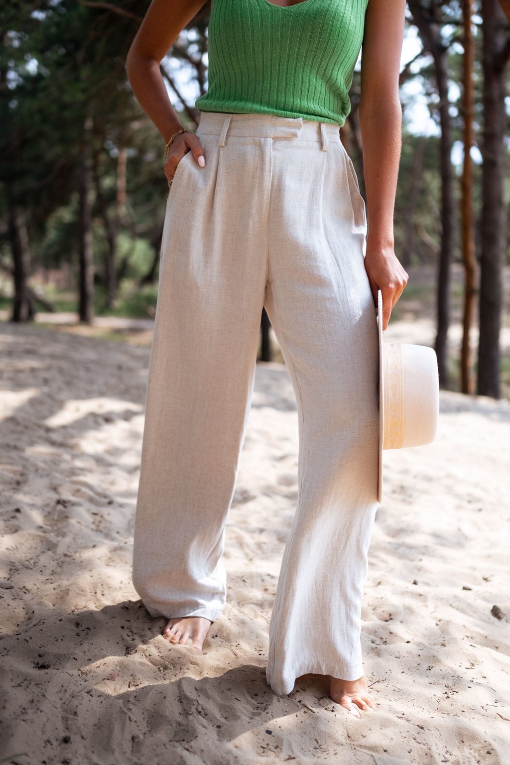 Beige Wide-Leg Linen Trousers with Green Knit Tank Beige Wide-Leg Linen Trousers with Green Knit Tank — Simple Beige Pants Outfits