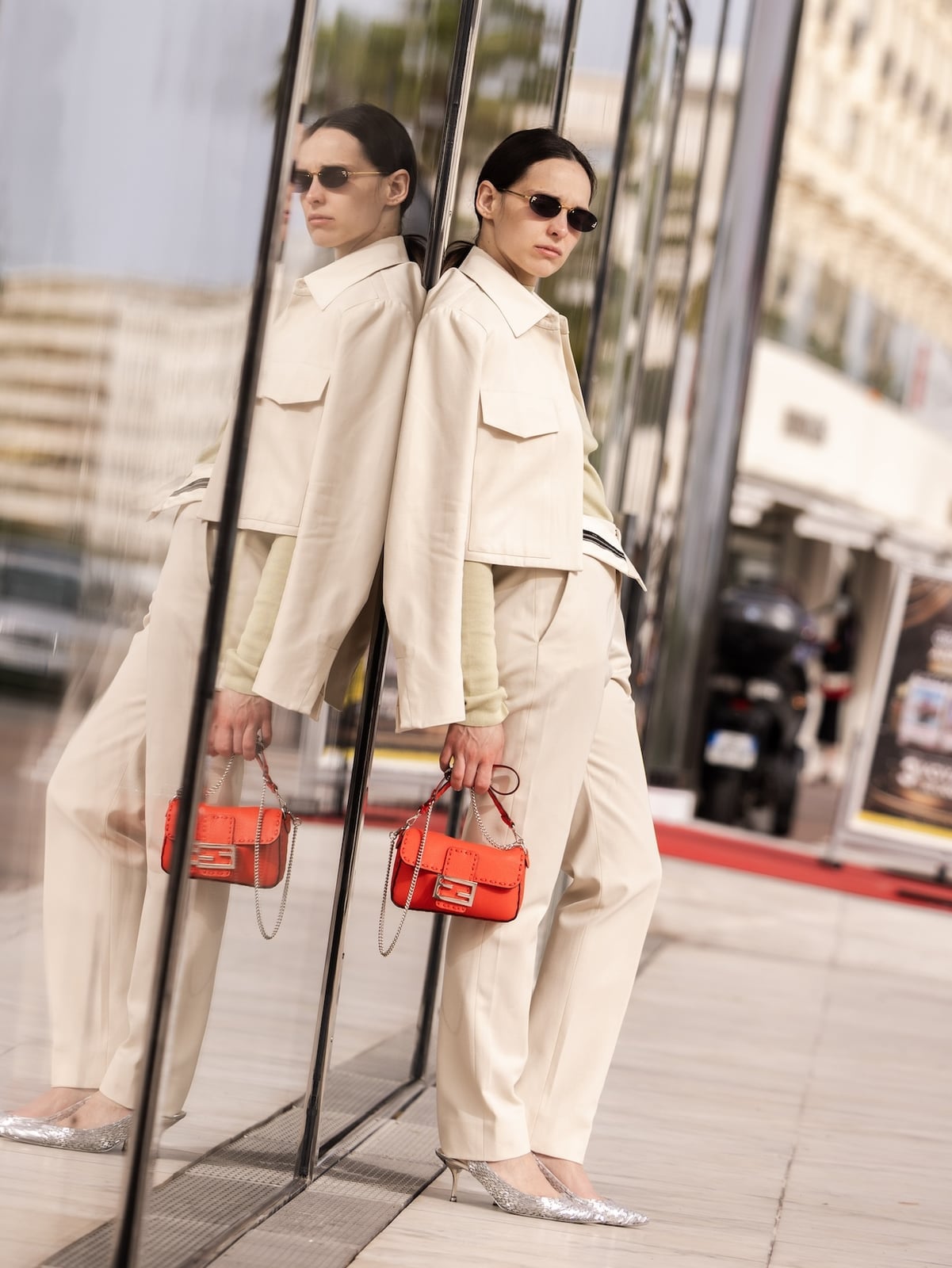 Beige Wide-Leg Trousers with Cropped Jacket and Bright Orange Bags Beige Wide-Leg Trousers with Cropped Jacket and Bright Orange Bags — Simple Beige Pants Outfits