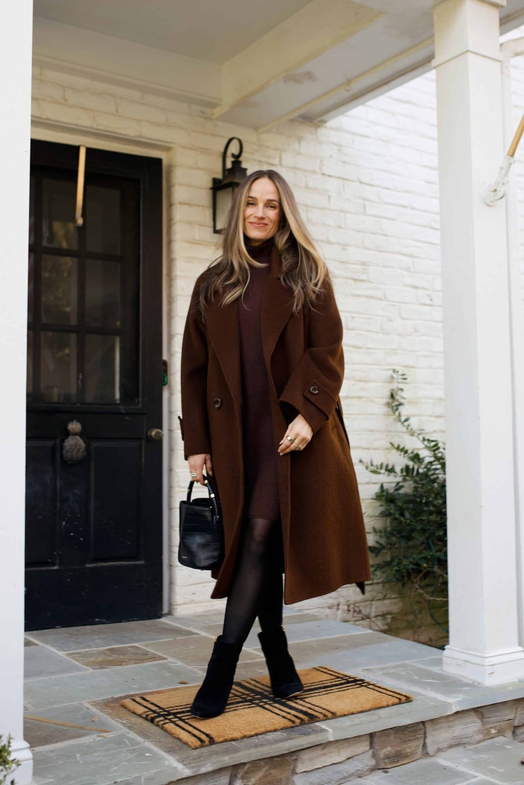 Turtleneck Midi Dress and Long Coat with Ankle Boots Turtleneck Midi Dress and Long Coat with Ankle Boots — Simple Black Boots Outfit