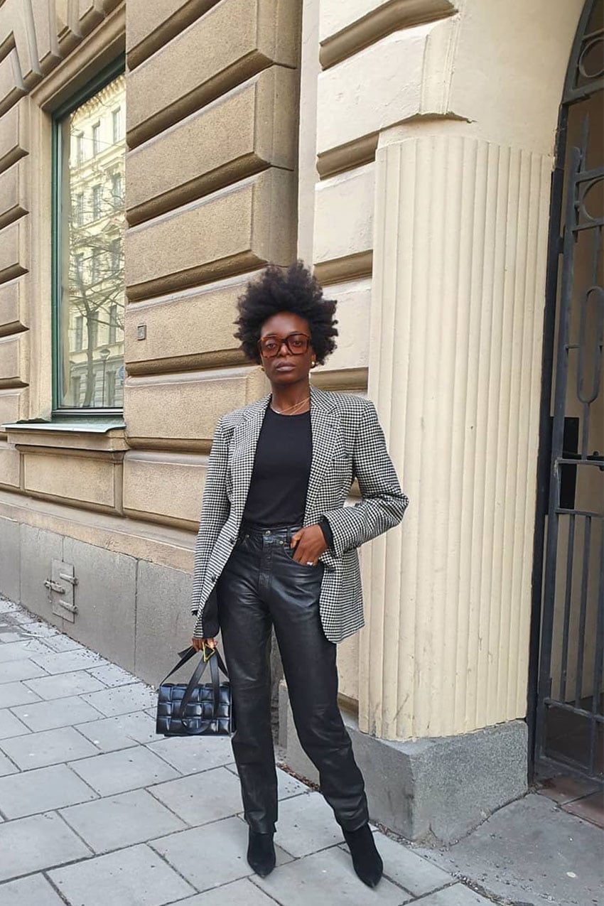 Black Leather Pants and Oversized Blazer Black Leather Pants and Oversized Blazer — Simple Black Boots Outfit